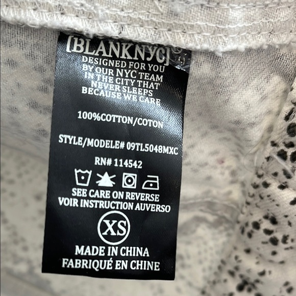 BLANK NYC NWOT Women's Oversized Snake Print Denim Jean Jacket, Size XS - Picture 9 of 10